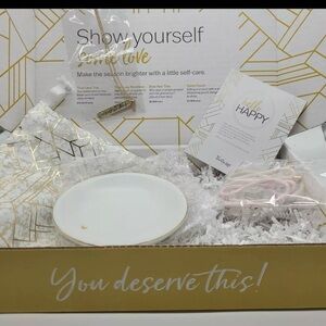 Thirty-One HELLO HAPPY "Love" 4 Piece Gift Set Tray/Satin Bag/Necklace/Hair